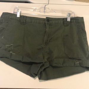 Super cute army green shorts
